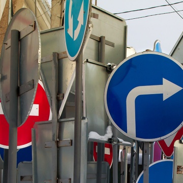Установка дорожных знаков в Крыму